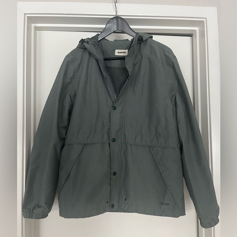 Water repellent windbreaker